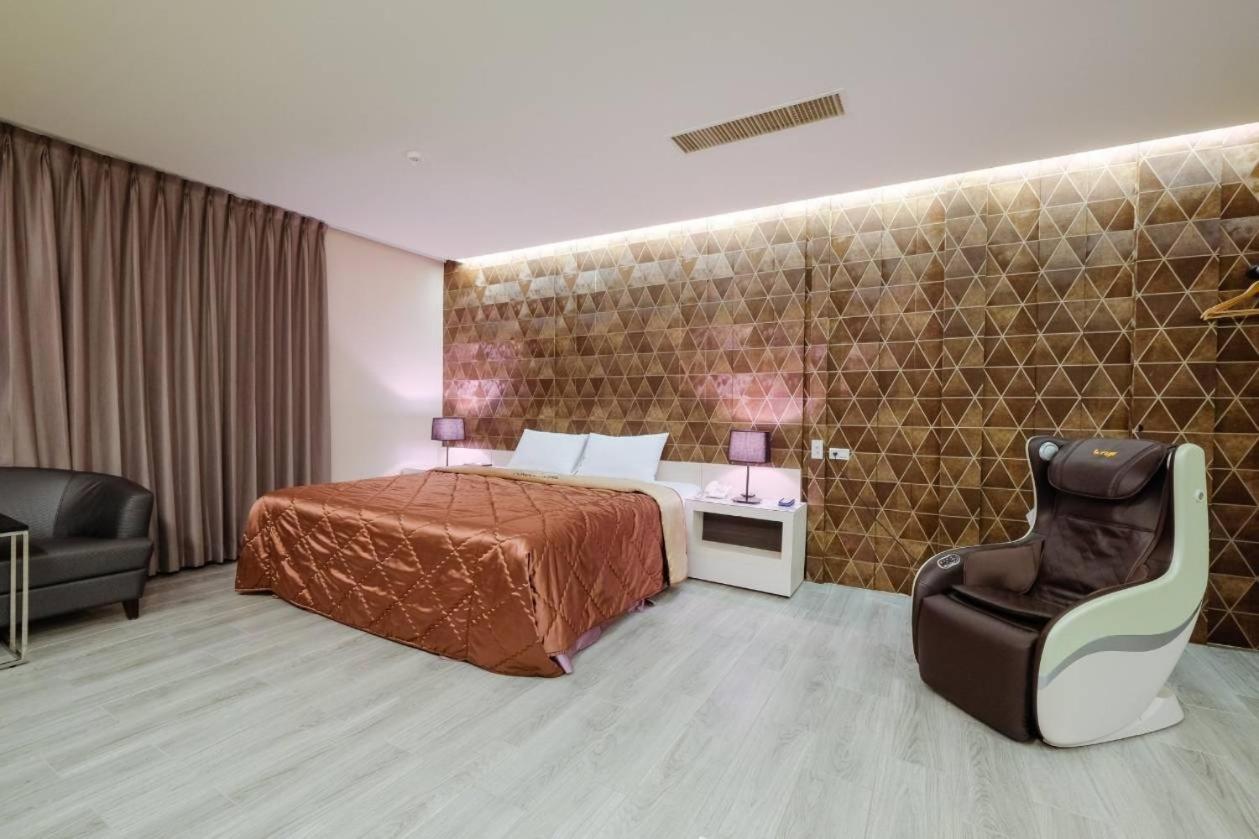 Foxdou Business Motel Tainan Exterior photo