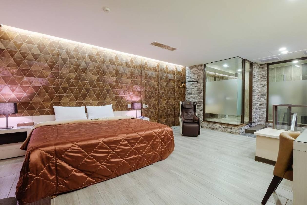 Foxdou Business Motel Tainan Exterior photo